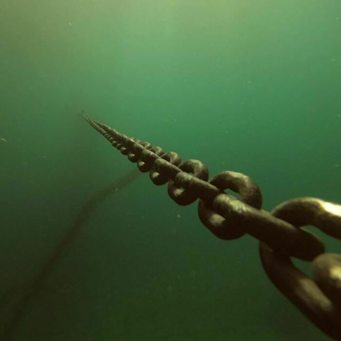 Anchor chain underwater. Submechanophobia reddit. 