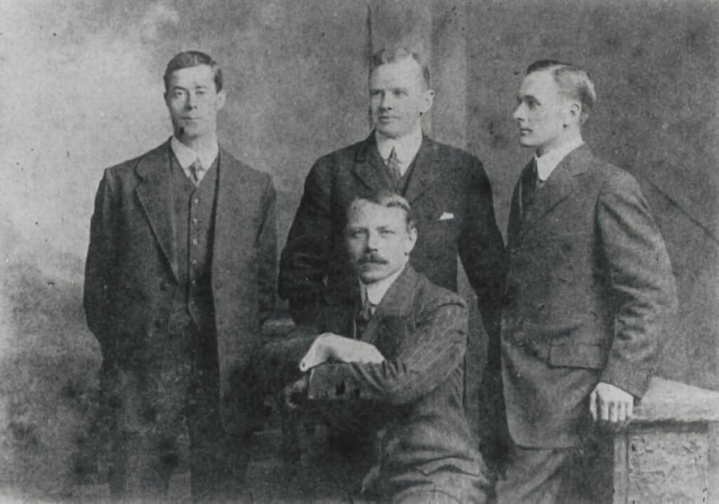 The four surviving officers of the Titanic. From left to right, 5th officer Harold Lowe, 2nd officer Charles Lightoller, 4th officer Joseph Boxhall. Sitting: 3rd officer Herbert Pitman. 