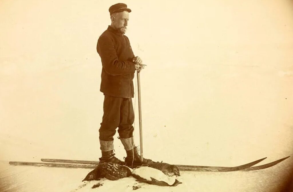 26 January 1898, Amundsen is the first person to ski in Antarctica.